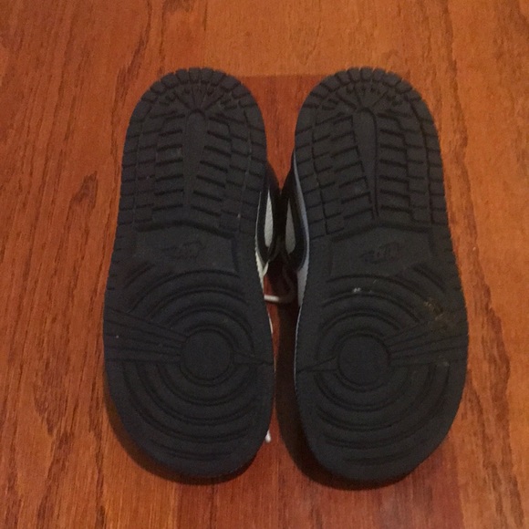 AIR JORDAN 1 MID - Picture 3 of 6